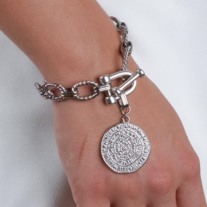 Bracelet disque Phaistos en argent massif : chaîne à maillons basculants bohème, style uno de 50, bracelet grande pièce, énorme bracelet pendentif rock, surdimensionné
