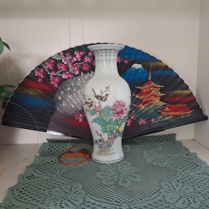 Chinese Porcelain Vintage Vase Floral & Bird Motif -Oriental Chinoiserie Décor