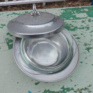 Vintage Buenilum Aluminium Kasserolle mit Pyrex 682-B Pyrex Mid Century Küche