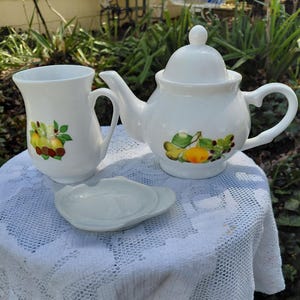 Vintage English Walker Teapot Set with Cup and Tea Bag Holder – Cottagecore Fruit Motif