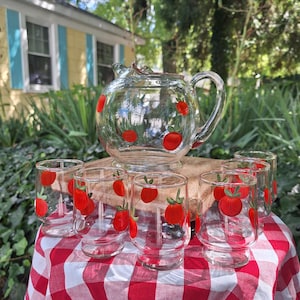 Federal Glass Pitcher with 6 Apple Glasses Glasses - Drinkware Set