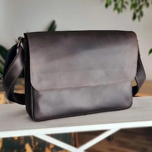 Borsa a tracolla in pelle unica / personalizzata e fatta a mano / regalo perfetto per lui / elegante custodia per laptop da uomo / borsa marrone dal design elegante / custodia