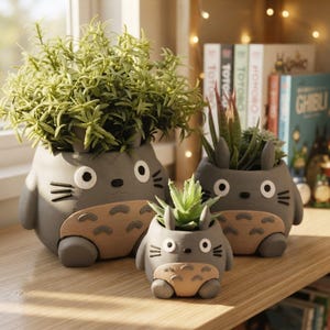 Maceta Totoro para pequeñas suculentas, diseño inspirado en Studio Ghibli.