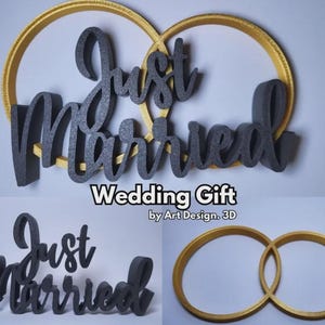 Könnte beinhalten: Ein Hochzeitsgeschenk mit dem Schriftzug "Just Married" in dunkler, kursiver Schrift vor einem goldenen Doppelring-Design. Der Text "Wedding Gift" ist ebenfalls sichtbar. 3D-Druck-Design.