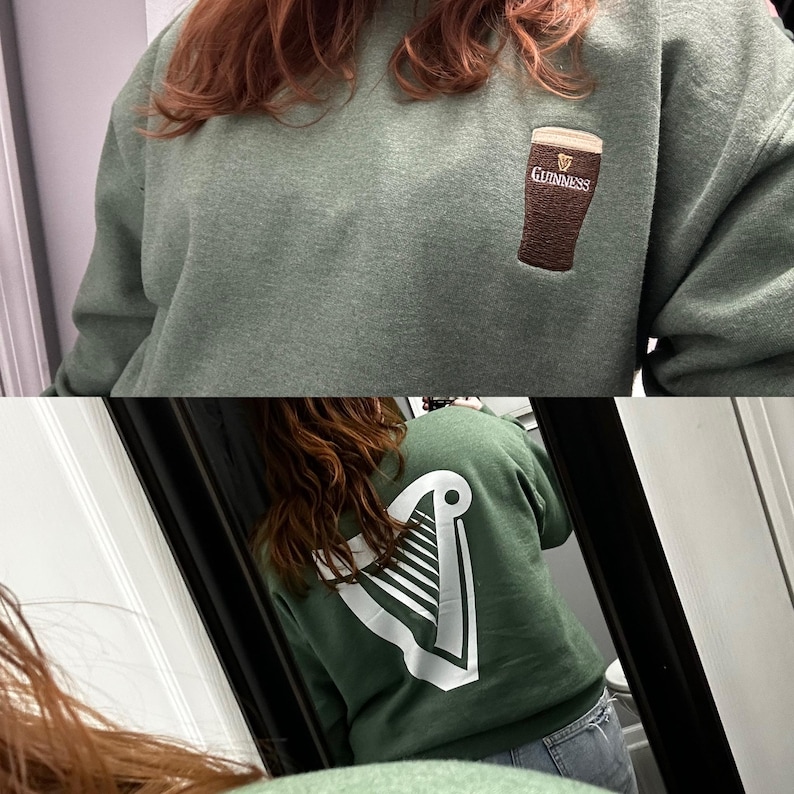 Puede incluir: Dos sudaderas verdes con dise&ntilde;os diferentes. Una sudadera tiene un logotipo de Guinness bordado en blanco en la parte delantera. La otra sudadera tiene un logotipo de arpa bordado en blanco en la parte posterior.