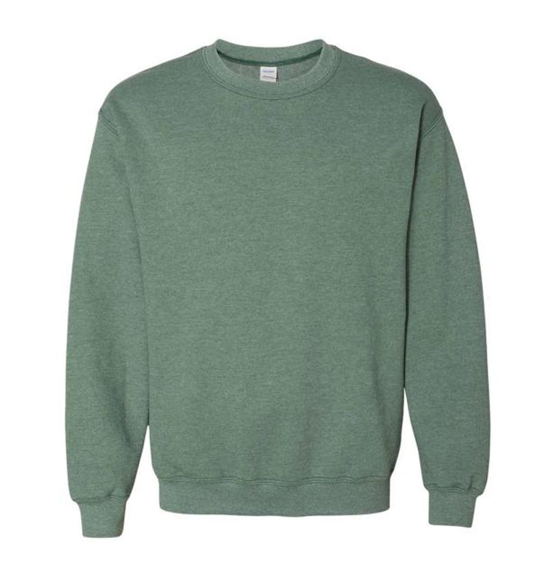 Puede incluir: Una sudadera de cuello redondo verde con textura jaspeada.