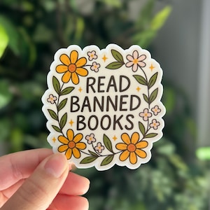 "Lesen Sie verbotene Bücher Blumenaufkleber - niedlicher Bücheraufkleber, wasserfestes Vinyl, 3-Zoll, Bibliotheksgeschenk, literarische Ästhetik."