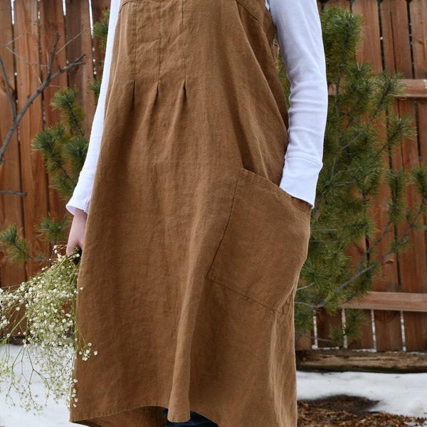 Camel brown pleated linen pinafore apron, ginger brown cross-back Japanese style apron, no-tie full apron, 100% exclusive linen gift for her