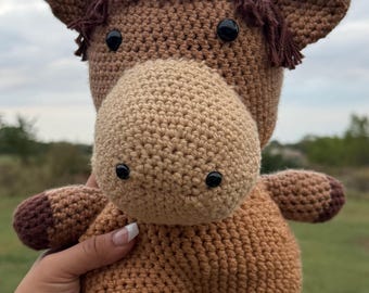 Peluche asinello marrone fatto a mano all'uncinetto - Giocattolo amigurumi di animali da fattoria, morbido regalo asinello imbottito, graziosa decorazione da fattoria