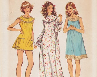 Simplicity 5030 / Vintage Sewing Pattern / Nightgown Babydoll Pajamas Lingerie / Size Small / Unused