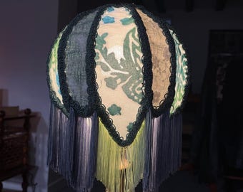 Handgefertigter Vintage Fransen-Lampenschirm | Blau & Grün Blumenstoff | Tischlampenschirm im Jugendstil