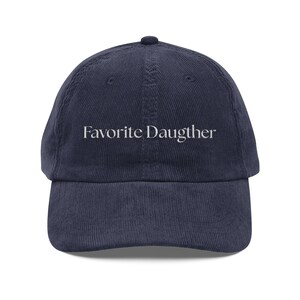 Cappello in velluto a coste "Favorite Daughter" / Tipografia minimalista ricamata immagine 3