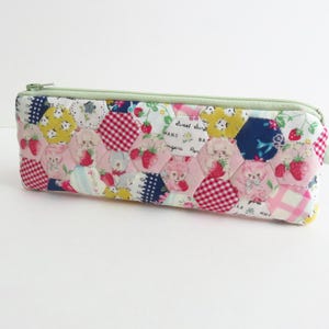 Astuccio portapenne con cerniera Slim Kokka Trefle & Other Mixed Print Epp Hexie Patchwork