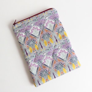 Étui pour liseuse Kindle E, housse en tissu matelassé Liberty Lawn « Ianthe ».