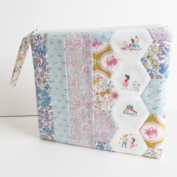Mini Super Large EPP Hexie Patchwork Yuwa & Other Fabric Rembourré Zippered Case.