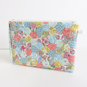 Bolsa de mão Liberty Quilting em tecido de algodão EPP Hexie acolchoado com zíper.