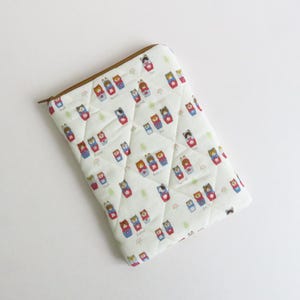 Étui pour liseuse Kindle E, housse matelassée en tissu double gaze avec fermeture à glissière, animaux pour poupées matriochka Kokka, animaux.