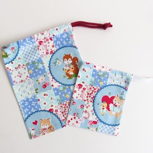 Bolsas con cordón de tela de Atsuko Matsuyama.