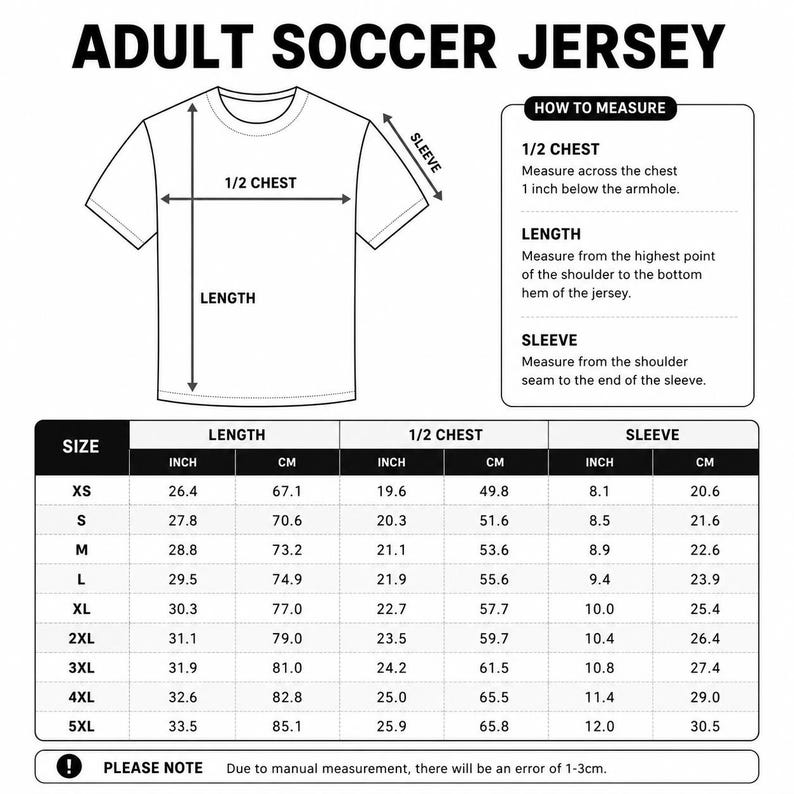 Op de afbeelding: Een maattabel voor een voetbalshirt voor volwassenen met een lijntekening van een t-shirt en pijlen die de lengte, mouw en halve borstomvang aangeven. Een tabel toont de afmetingen in inches en centimeters voor de maten XS tot en met 5XL.