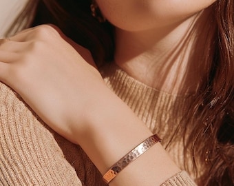 Brazalete fino de cobre martillado - Pulsera bohemia hecha a mano, joyería bohemia