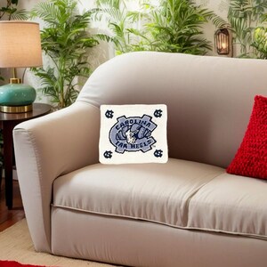 10x12 '' Handmade Wool Needlepoint Pillow Cover – UNC Tar Heels Embroidery Design immagine 5