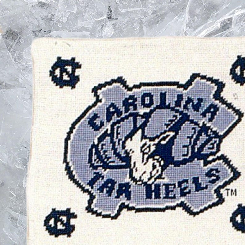 10x12 '' Handmade Wool Needlepoint Pillow Cover – UNC Tar Heels Embroidery Design immagine 2