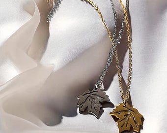 Halsband med höstlövhänge i guld och silver: Rostfritt stål