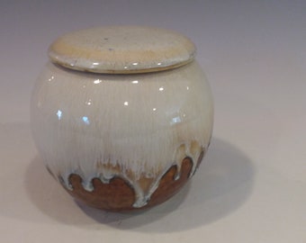 Lidded Jar, Ceramics and Pottery Jar, Cookie Jar, Urns for Ashes, White and Gold, housewarming, home decor, gift