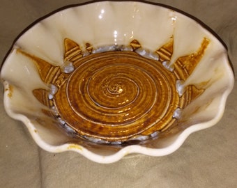 Pottery Pie Plate, Ceramic Plate, Small Pie Dish, Pie Pan, Ceramics and Pottery, Ceramic Pie Dish, White and Gold, Wheel Thrown