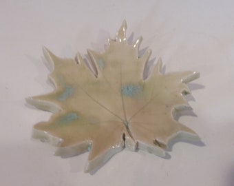 Maple dish, Maple leaf, Leaf bowl, gift, Canada, Green leaf, Gift, Leaf Dish