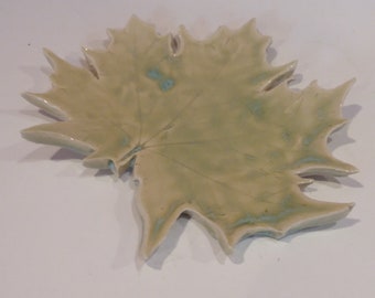 Maple dish, Maple leaf, Leaf bowl, gift, Canada, Green leaf, Gift, Leaf Dish