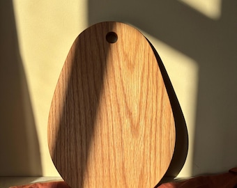 Tábua de corte oval de carvalho feita à mão: tábua de cozinha de madeira sustentável