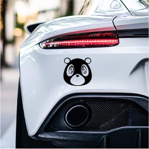 Calcomanía para auto resistente a la intemperie con diseño de oso de graduación y Yeezy + Compre uno y llévese otro gratis