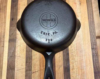 Vintage Griswold No. 3 Cast Iron Skillet, Small Block Logo, Teardrop Handle
