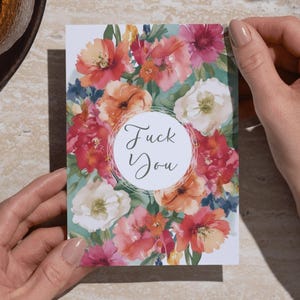 Témoignez votre amour d’une façon unique et humoristique avec cette carte de la Saint-Valentin à imprimer : Fuck you cordialement