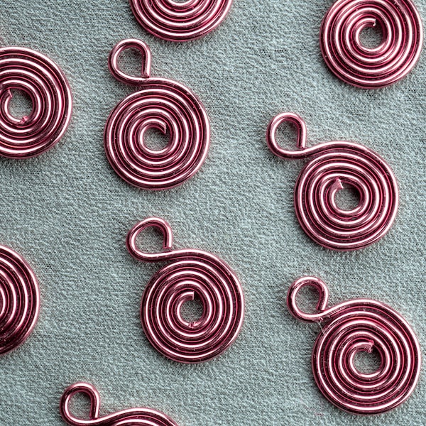 10 spirales en fil de cuivre, breloques tourbillonnantes ou pendentifs, fabriqués artisanalement sur commande, avec plus de produits disponibles et rapides.