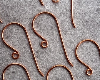 Ganchos para pendientes de cobre, largos y curvos, sencillos y elegantes, hechos a mano por artesanos.