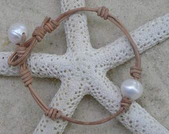 Natural Leather and Pearls Bracelet