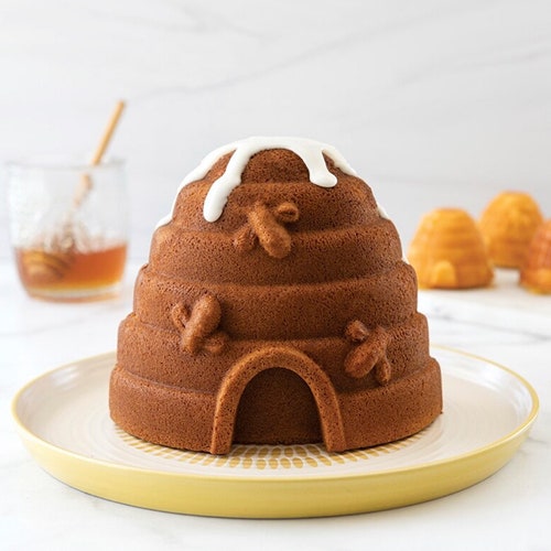 Beehive Honeycomb Cake Pull Apart Baking Pan by Nordic Ware\u00ae 85477