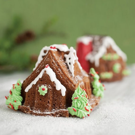 Gingerbread bundt cake in the most beautiful forest cake pan - The Nordic  Kitchen