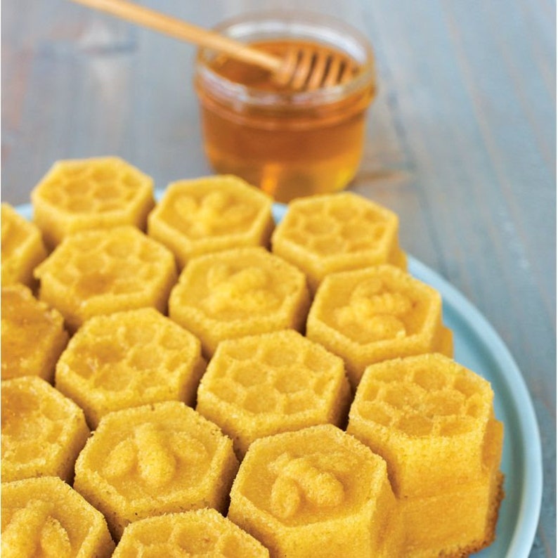 Beehive Honeycomb Cake Pull Apart Baking Pan by Nordic Ware\u00ae 85477