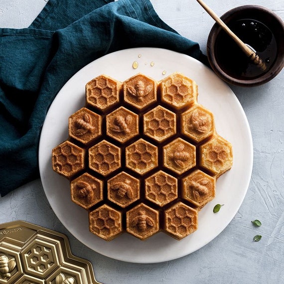 Beehive Honeycomb Cake Pull Apart Baking Pan by Nordic Ware\u00ae 85477