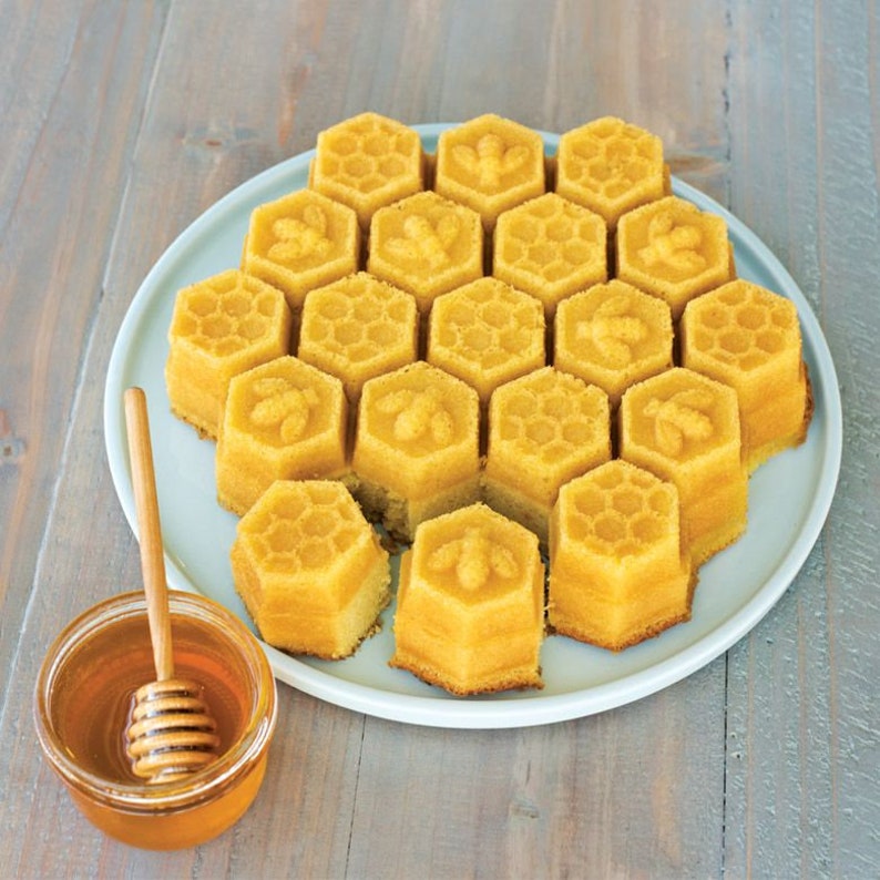 Beehive Honeycomb Cake Pull Apart Baking Pan by Nordic Ware\u00ae 85477