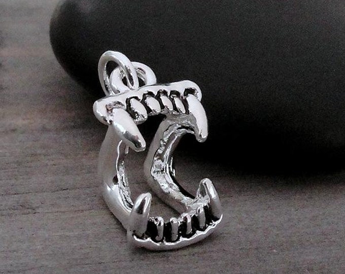 Vampire Fangs Charm, Silver 3D Vampire Teeth Charm for Necklace or Bracelet, Halloween Charm, Vampire Fangs Pendant, Vampire Teeth Pendant