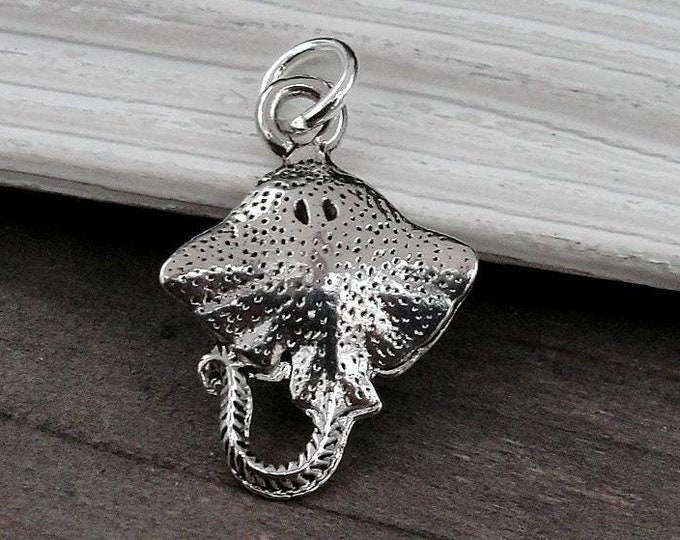 Stingray Charm, Silver Stingray Charm for Necklace or Bracelet, Manta Ray Charm, Stingray Necklace, Manta Ray Necklace, Sea Creature Charm