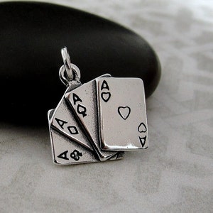 Ciondolo in argento sterling 925 con quattro assi, ciondolo con carte da gioco, ciondolo con poker, ciondolo con casinò, ciondolo con gioco d'azzardo, ciondolo con mazzo di carte, ciondolo con 4 di un tipo