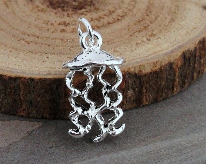 Jellyfish Charm, Silver 3D Jellyfish Charm for Necklace or Bracelet, Sea Life Charm, Sea Creature Charm, 3D Jellyfish Pendant