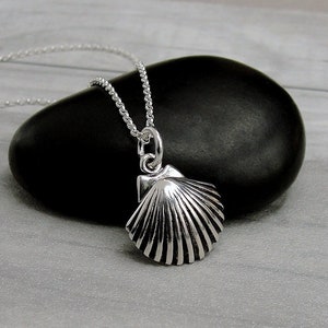 925 Sterling Silver Seashell Necklace, Scallop Shell Charm Necklace, Ocean Beach Charm Necklace, Silver Beach Charm Jewelry