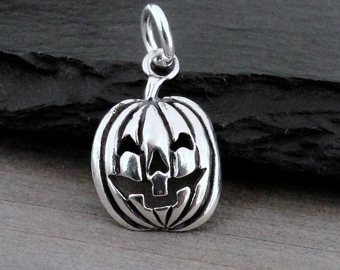 Silver Jack O' Lantern Charm, Pumpkin Charm, Jack O Lantern Pendant, Halloween Charm, Fall Charm, Autumn Charm, Jack O Lantern Jewelry