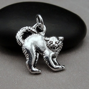 Silver Spooky Cat Charm, Scaredy Cat Charm, Halloween Cat Charm, Halloween Charm, Spooky Cat Pendant, Halloween Pendant, Halloween Jewelry